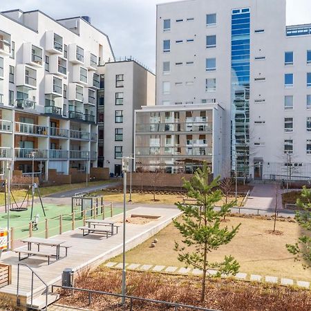 Iso Aurinkoinen Parveke Ja Hyvaet Yhteydet Apartment Хелзинки Екстериор снимка