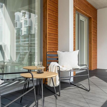 Iso Aurinkoinen Parveke Ja Hyvaet Yhteydet Apartment Хелзинки Екстериор снимка