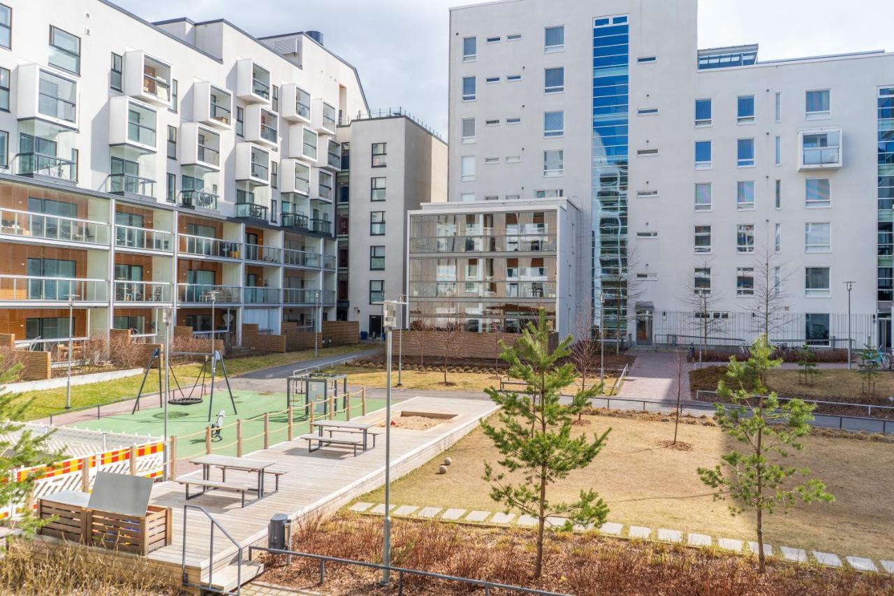 Iso Aurinkoinen Parveke Ja Hyvaet Yhteydet Apartment Хелзинки Екстериор снимка
