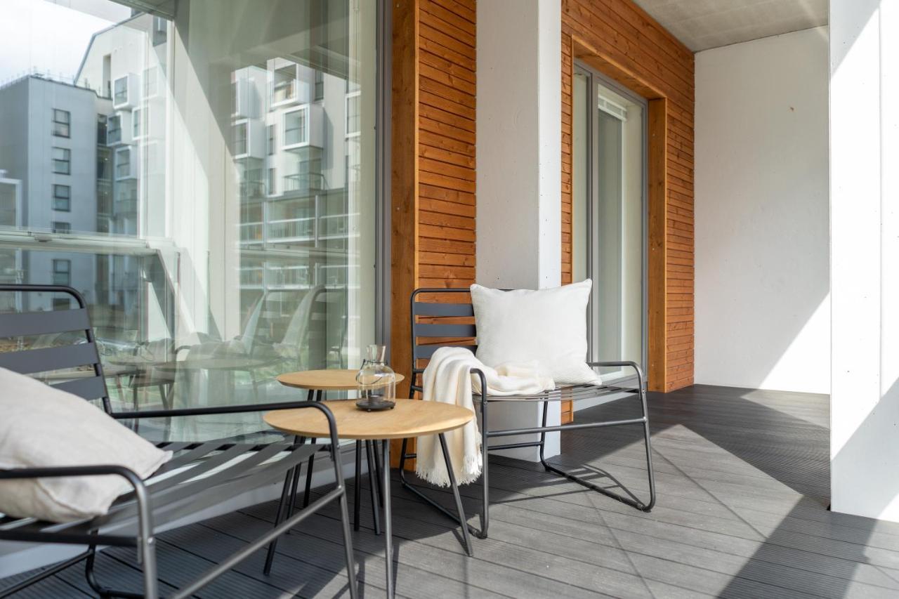 Iso Aurinkoinen Parveke Ja Hyvaet Yhteydet Apartment Хелзинки Екстериор снимка