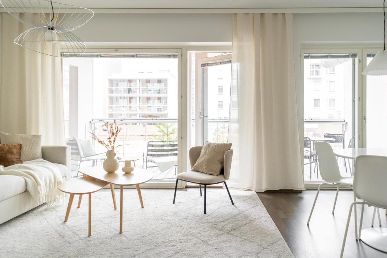 Iso Aurinkoinen Parveke Ja Hyvaet Yhteydet Apartment Хелзинки Екстериор снимка