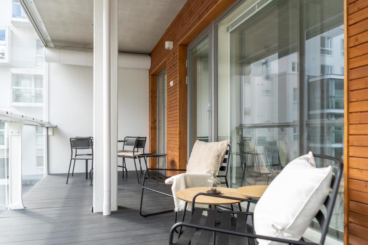 Iso Aurinkoinen Parveke Ja Hyvaet Yhteydet Apartment Хелзинки Екстериор снимка