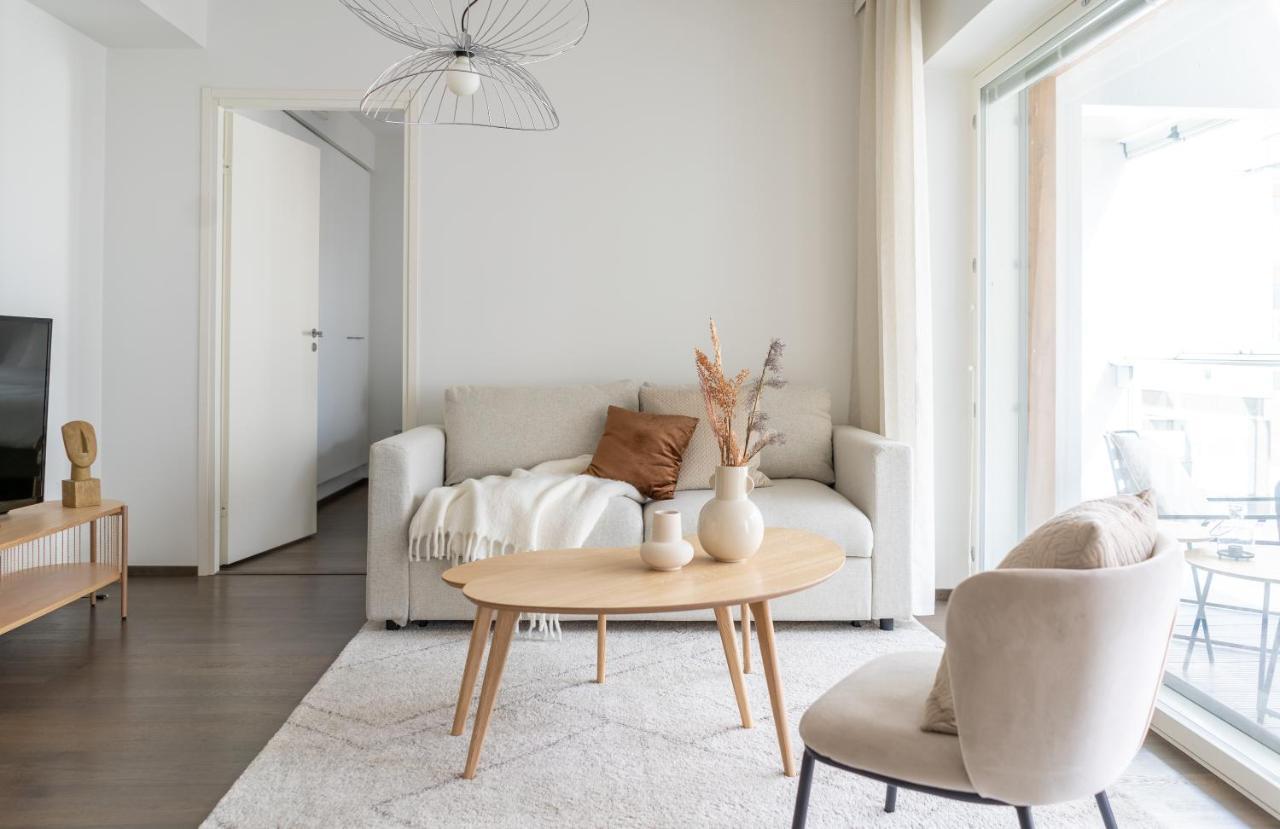 Iso Aurinkoinen Parveke Ja Hyvaet Yhteydet Apartment Хелзинки Екстериор снимка