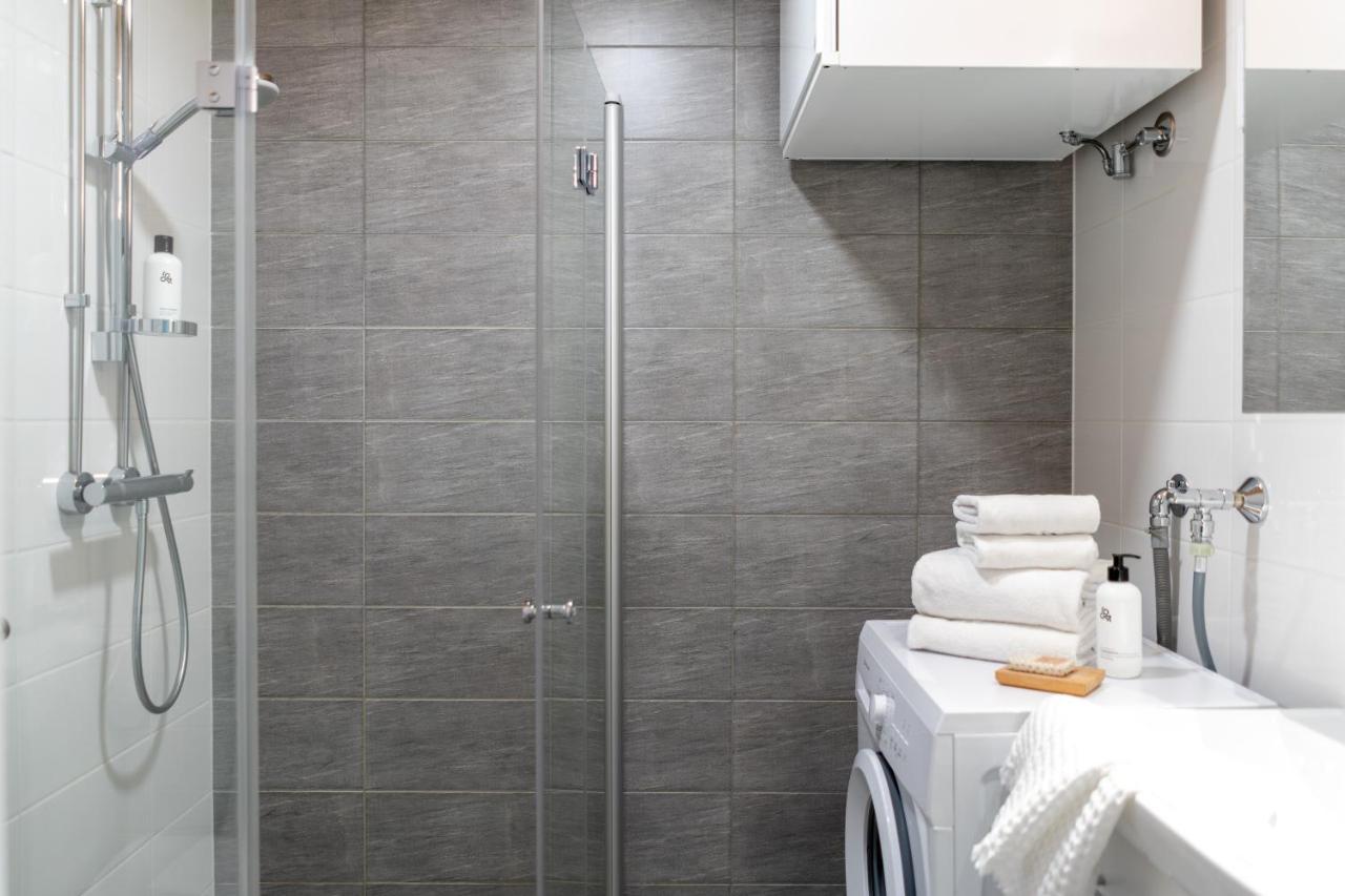 Iso Aurinkoinen Parveke Ja Hyvaet Yhteydet Apartment Хелзинки Екстериор снимка