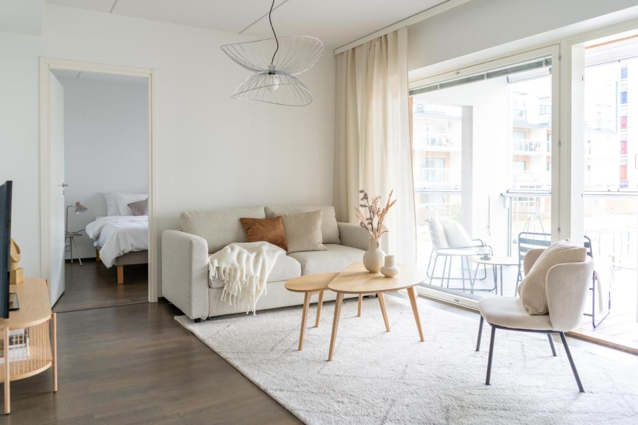 Iso Aurinkoinen Parveke Ja Hyvaet Yhteydet Apartment Хелзинки Екстериор снимка