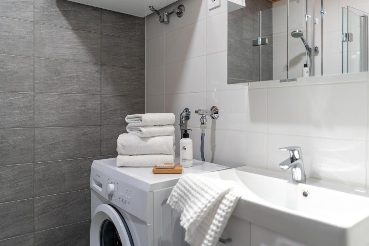 Iso Aurinkoinen Parveke Ja Hyvaet Yhteydet Apartment Хелзинки Екстериор снимка